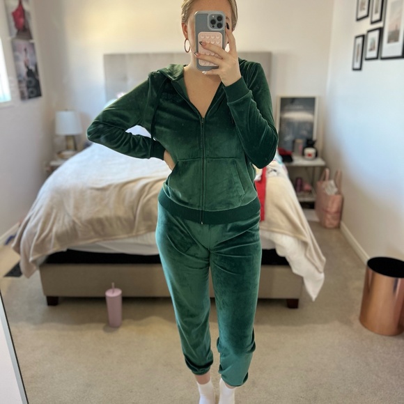 Velour Tracksuit - Picture 1 of 2